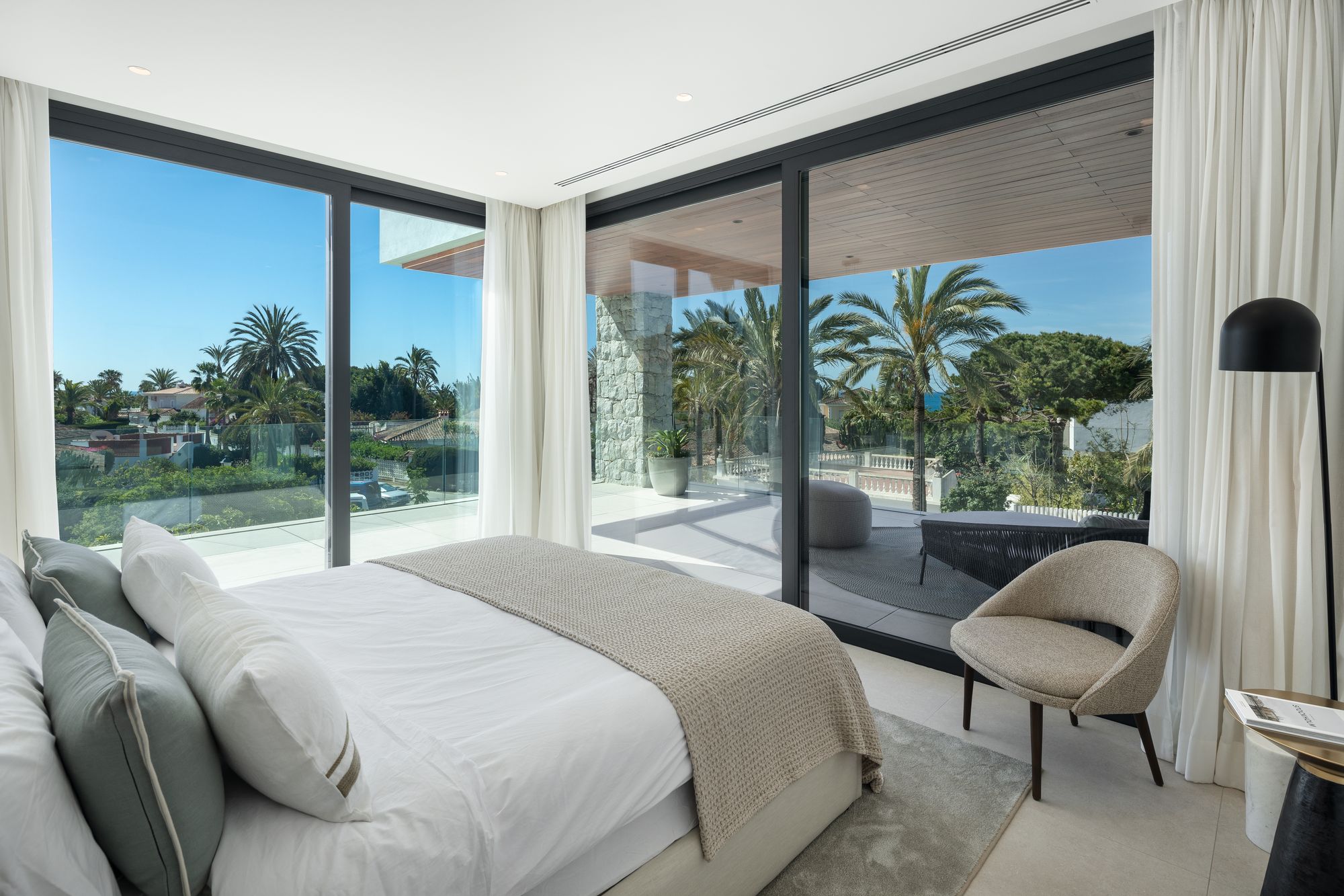 Master bedroom with sea view
